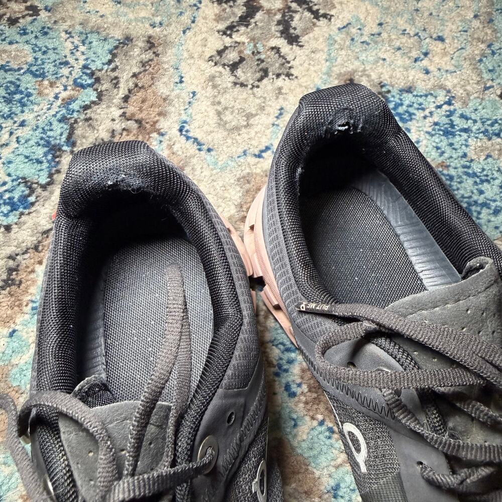 On Running Shoes - Picture 5 of 7